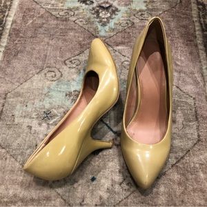 Vince Camuto Patent Leather pumps nude